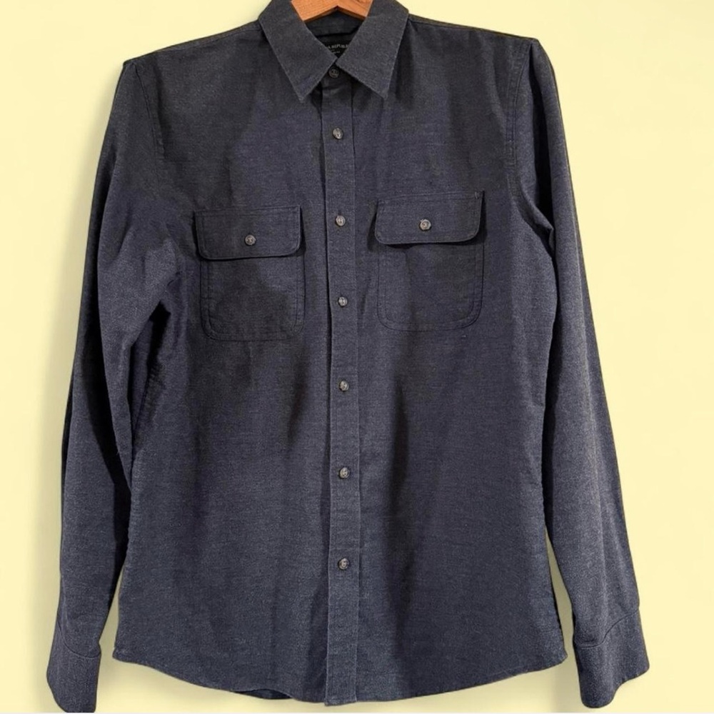 Banana Republic Charcoal Casual Button-Down Elevated Minimal - size medium